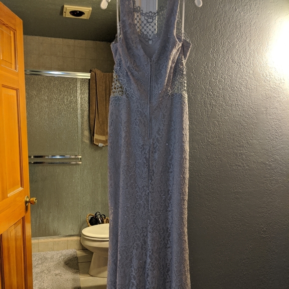 Glitter and lace sheath gown - Picture 7 of 10